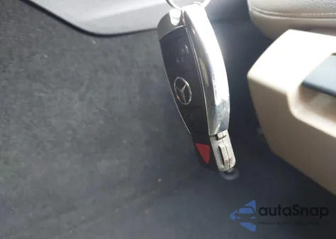 2013 Mercedes-Benz E 350 4Matic z USA, uszkodzony, nr VIN WDDHF8JB6DA764859